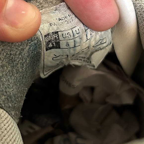 Veja V-10 Sneaker in Navy and Red - Picture 6 of 6